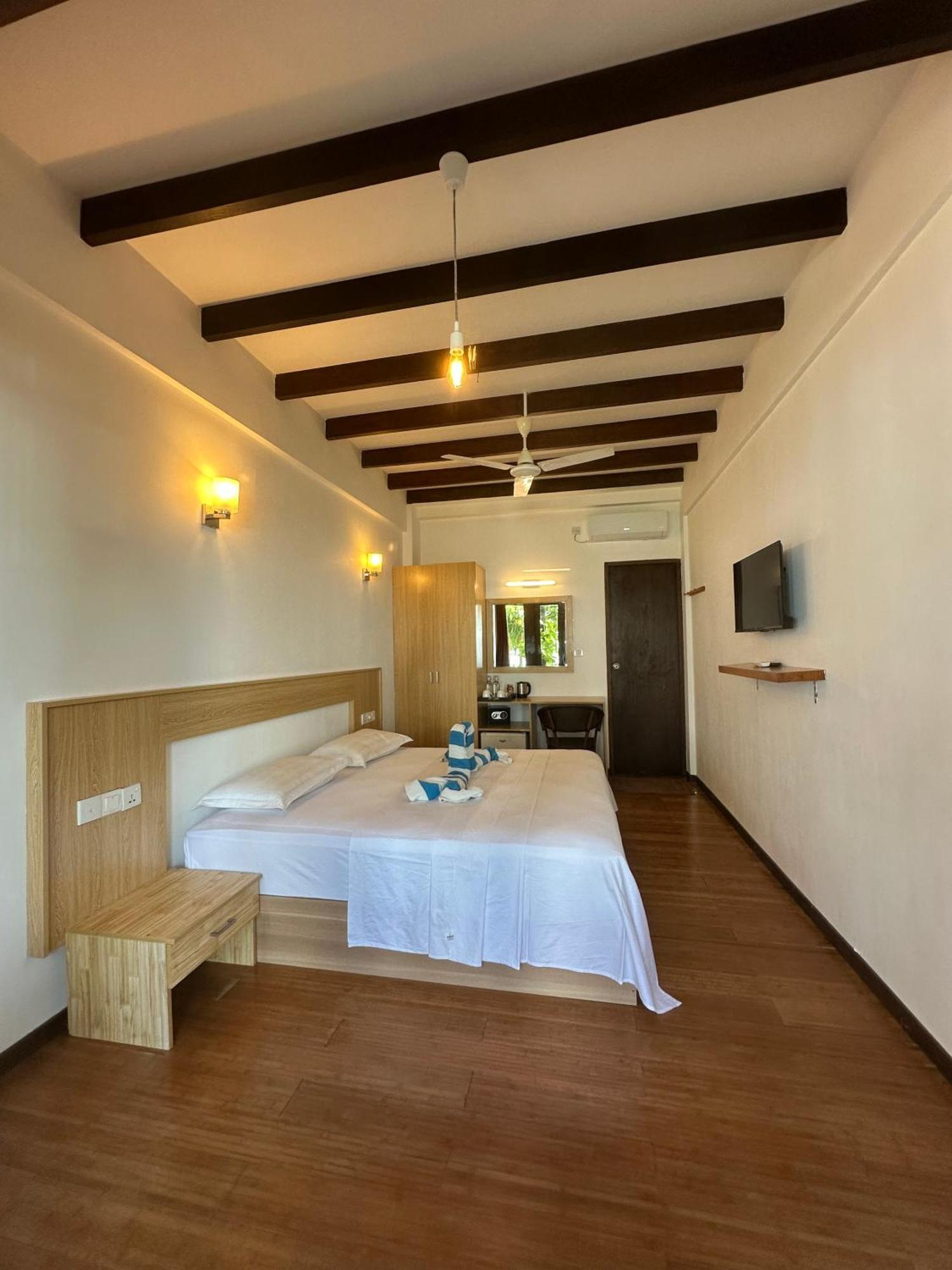 Thundi Sea View Hotell Fulidu Exteriör bild